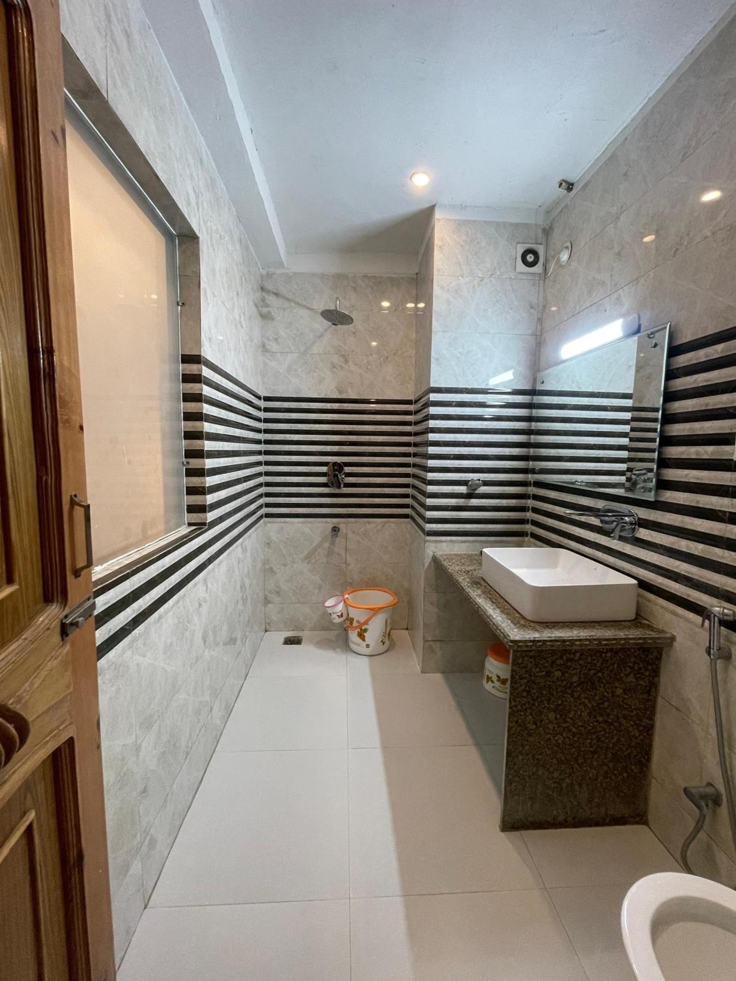 Hotel Zoon Dabb Srinagar Airport Kashmir Екстер'єр фото